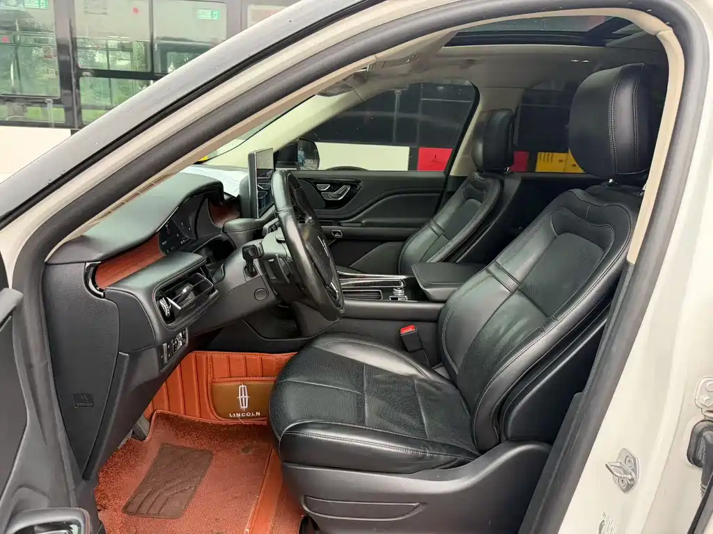 Aviator 3.0 T V6 4 WD Graceful