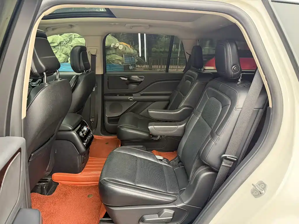 Aviator 3.0 T V6 4 WD Graceful