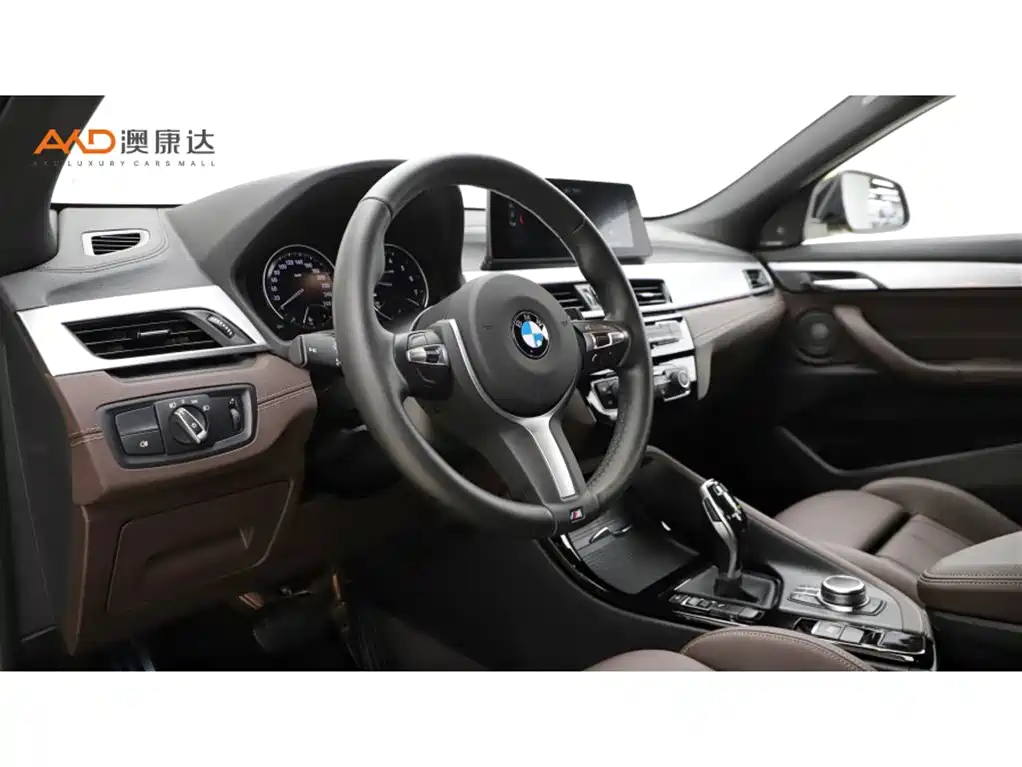 BMW X2 宝马X22020款 sDrive25 i 尊享型M运动套装