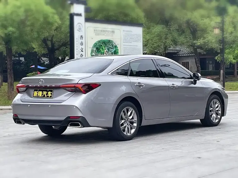 Toyota Avalon 2.0 L Luxury CN-VI