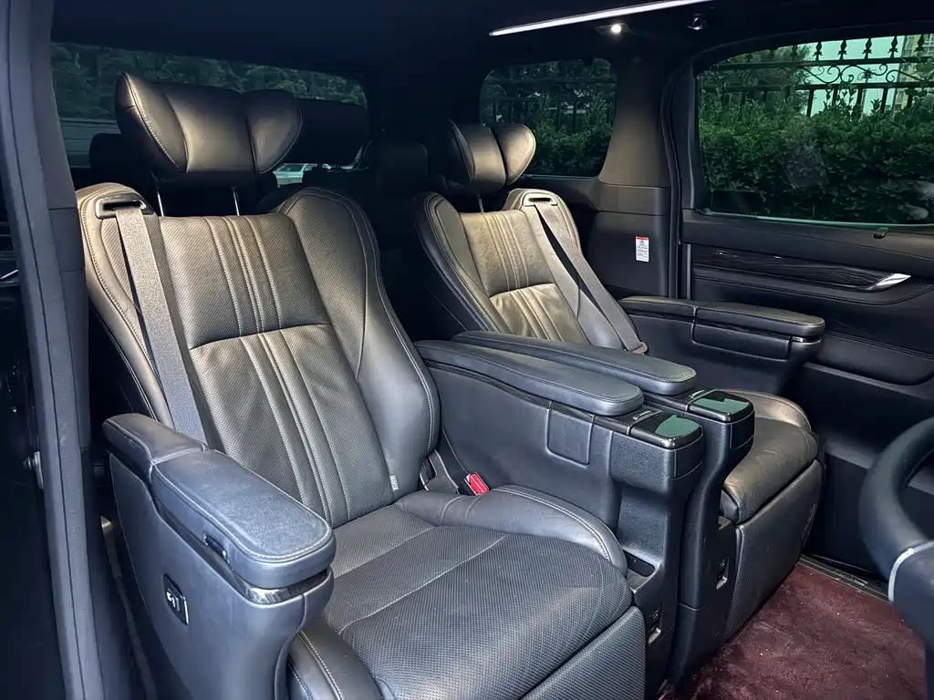 Lexus LM 300 h 7-seat Elegant