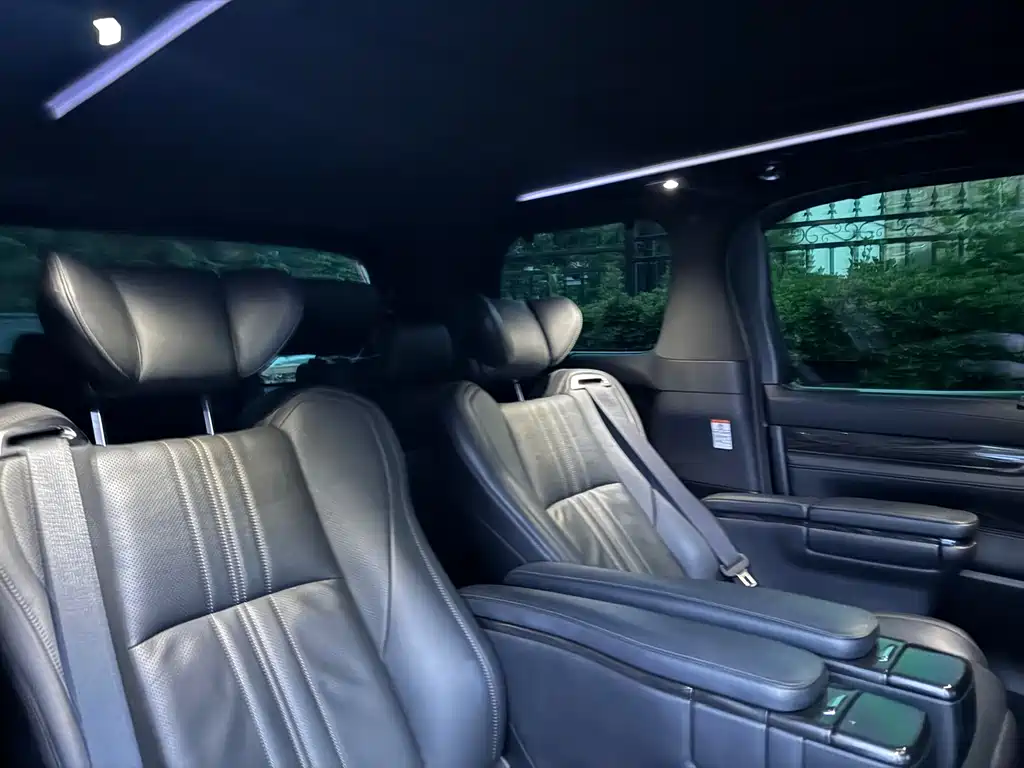 Lexus LM 300 h 7-seat Elegant