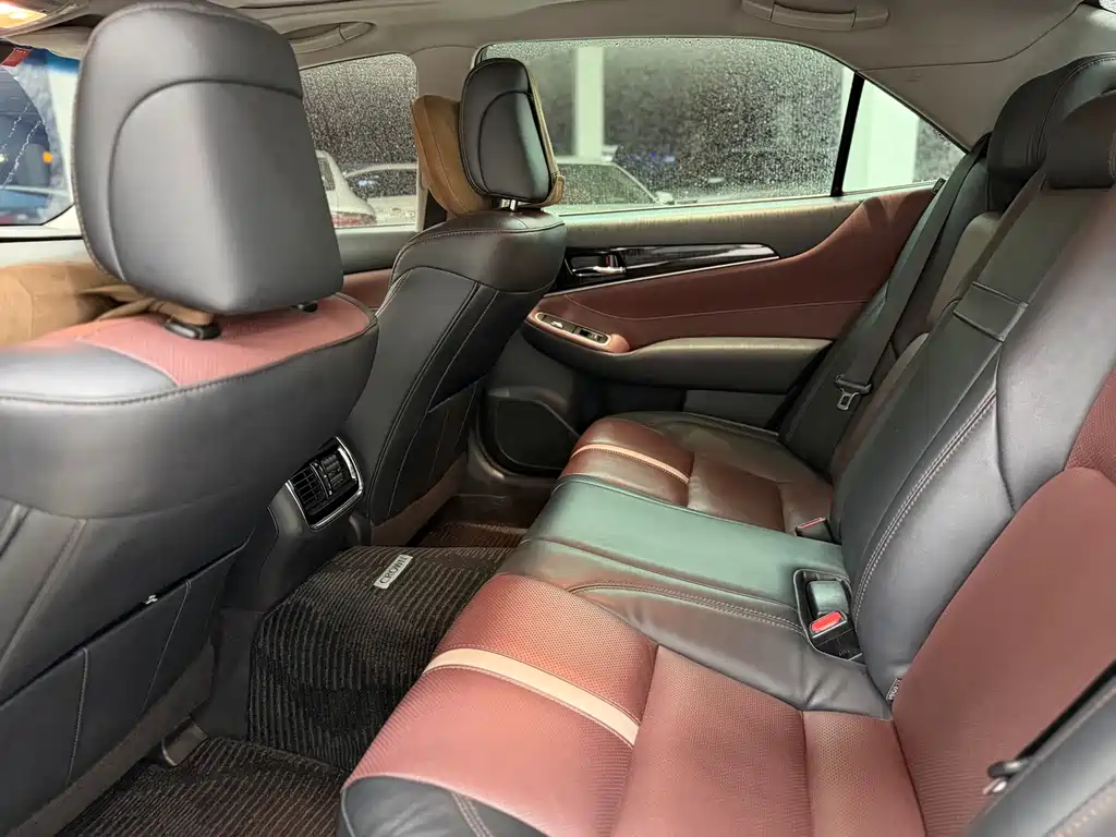 Crown 2.0 T Sport