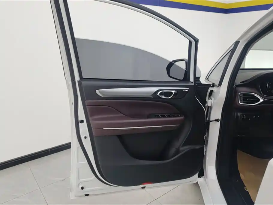 GAC Trumpchi M6 PRO 270 T DCT Premium