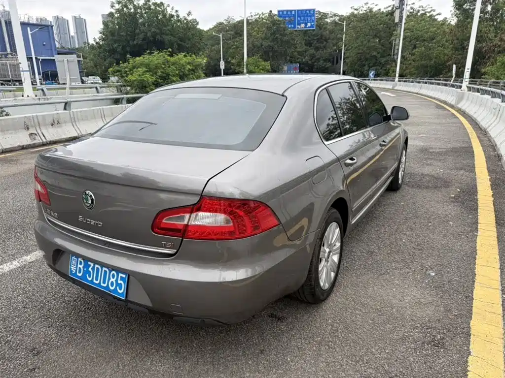 Superb 1.8 TSI Auto Noble Elegant