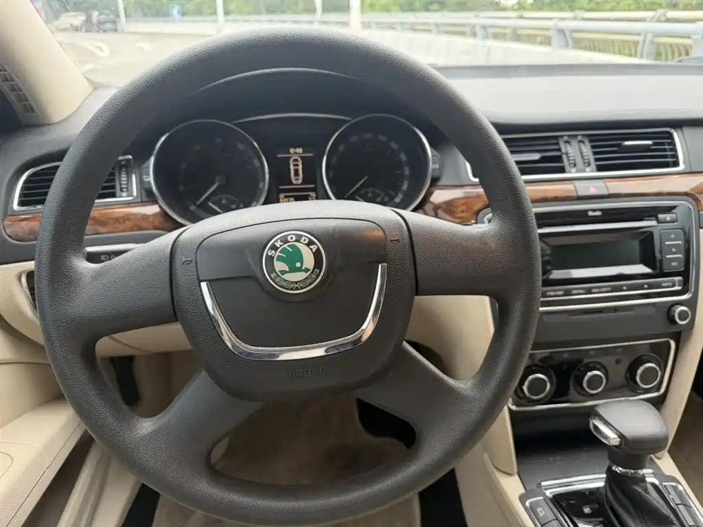 Superb 1.8 TSI Auto Noble Elegant
