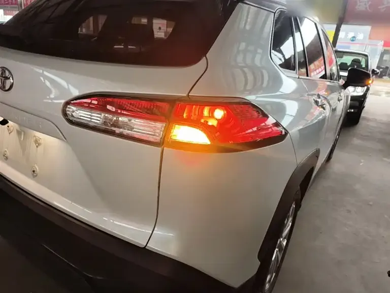 Toyota Frontlander 2.0 L CVT Elite