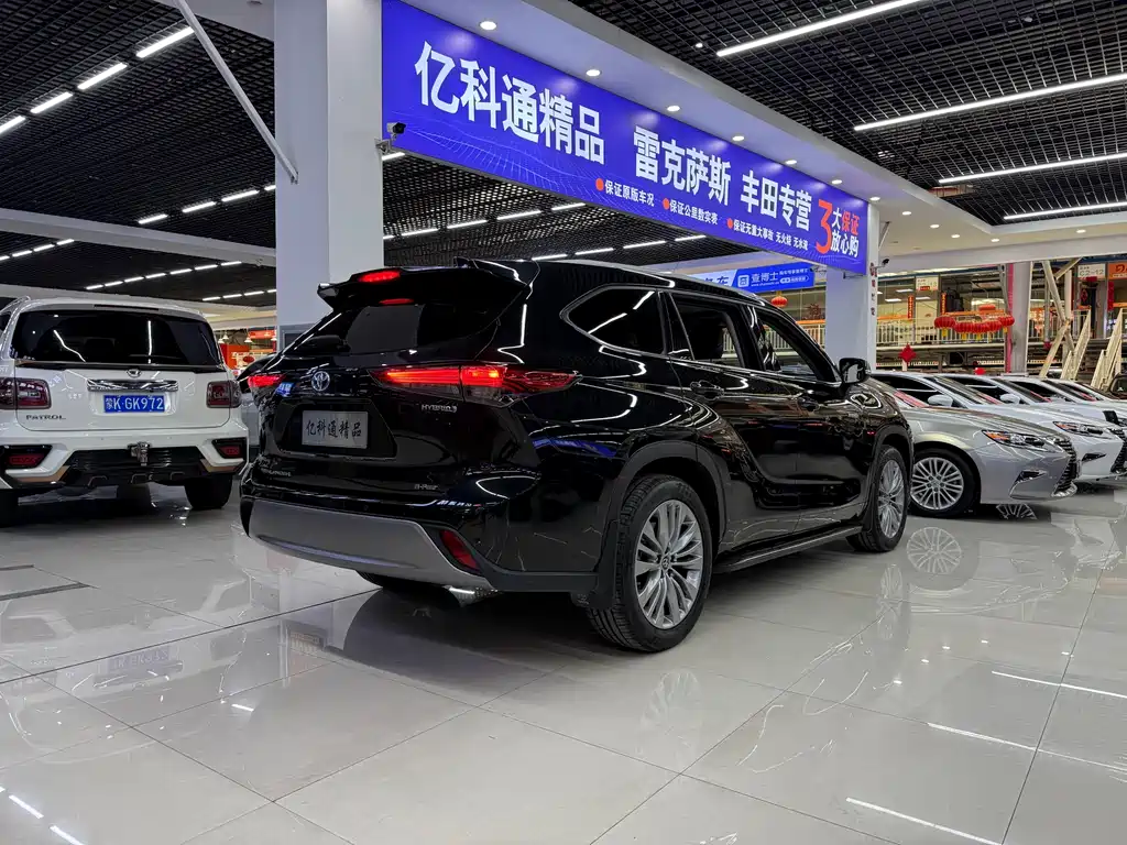 Highlander 380 T 4 WD Distinguished 7-seat