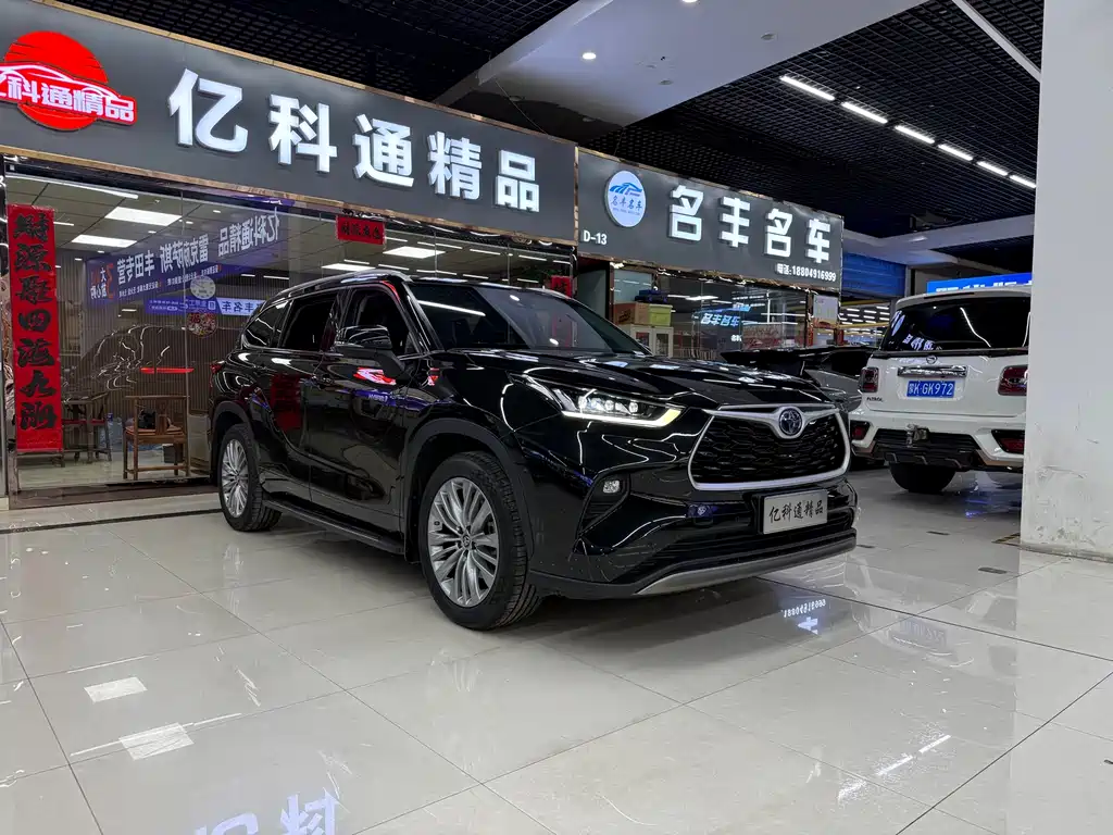 Highlander 380 T 4 WD Distinguished 7-seat