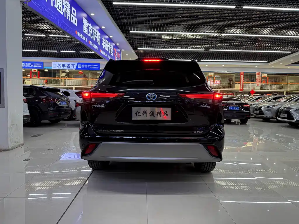 Highlander 380 T 4 WD Distinguished 7-seat
