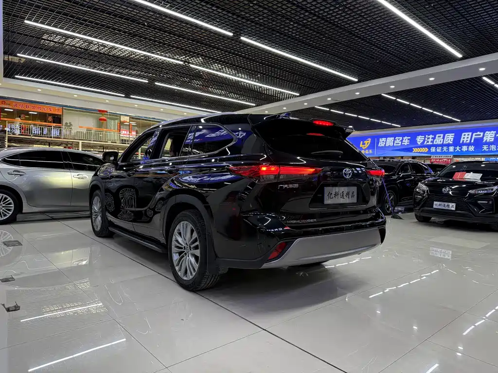 Highlander 380 T 4 WD Distinguished 7-seat