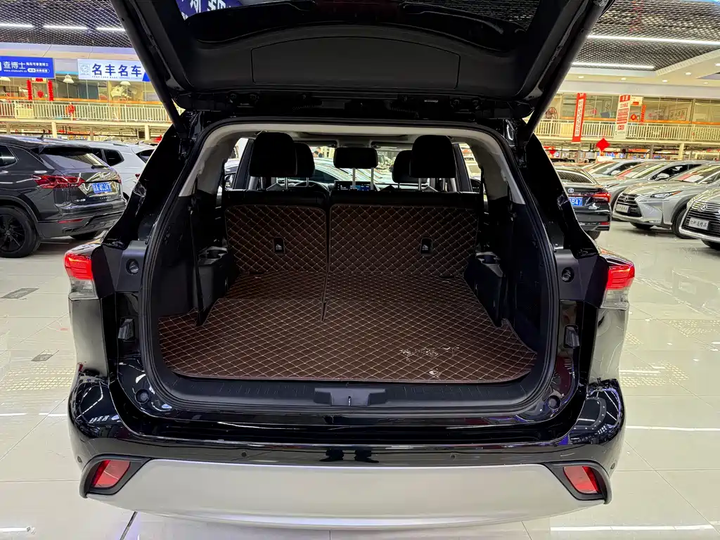 Highlander 380 T 4 WD Distinguished 7-seat