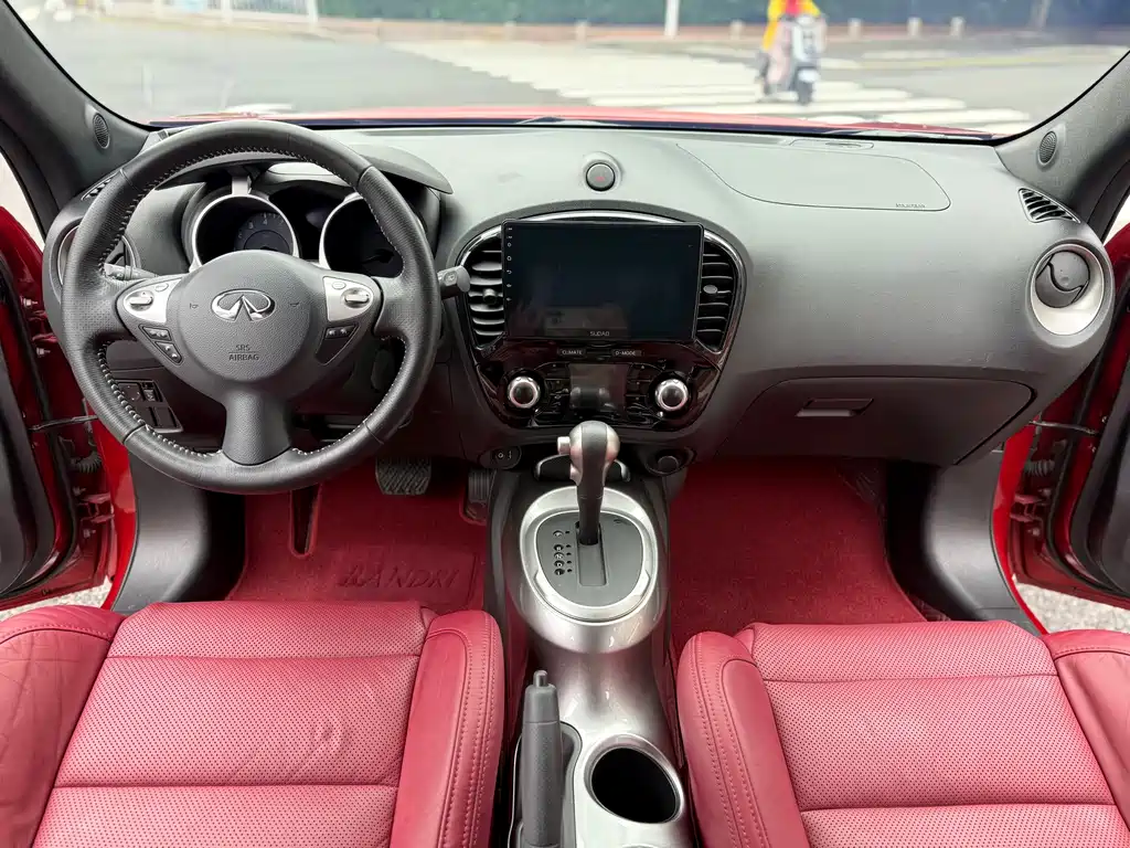 Infiniti ESQ 1.6 L Personality