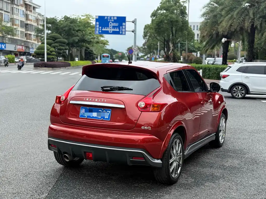 Infiniti ESQ 1.6 L Personality