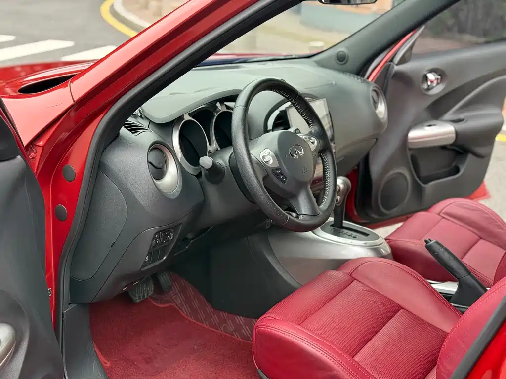 Infiniti ESQ 1.6 L Personality