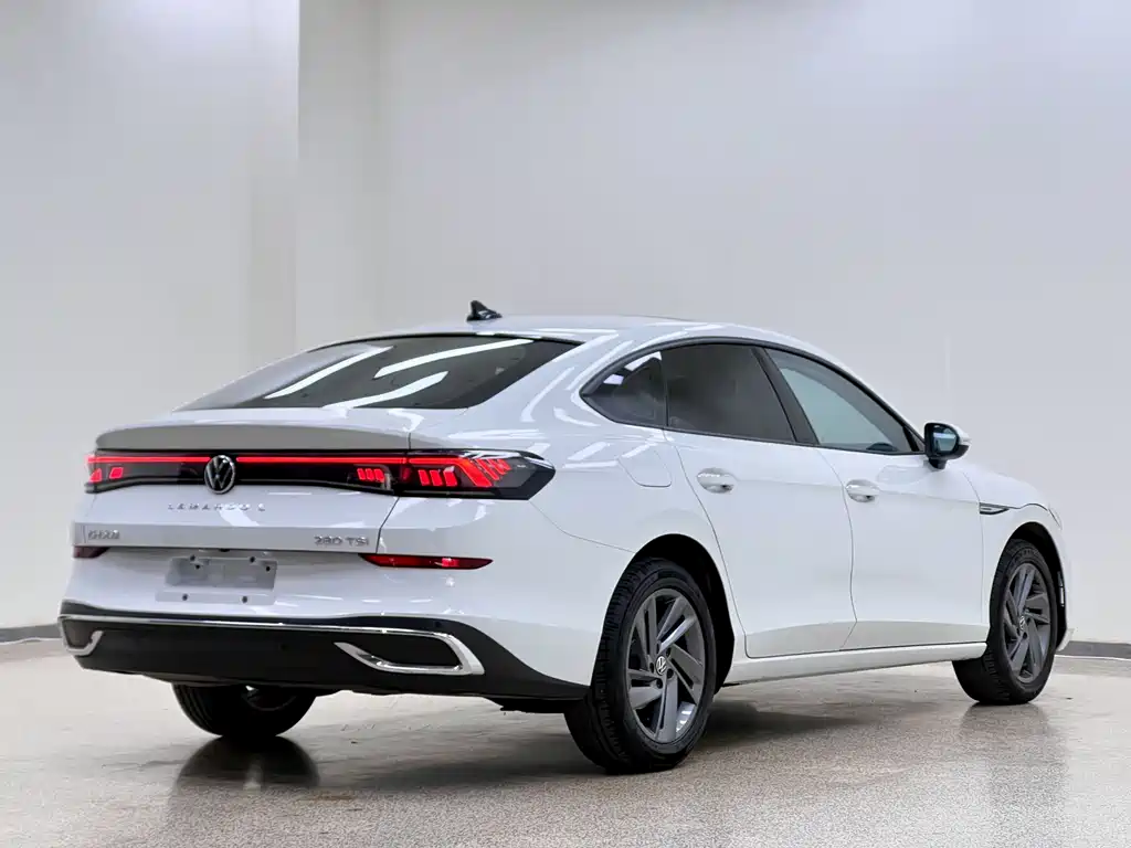Lamando Lamando L 280 TSI DSG Dazzle Hot