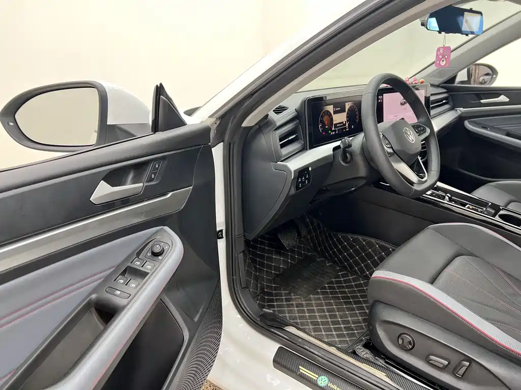 Lamando Lamando L 280 TSI DSG Dazzle Hot