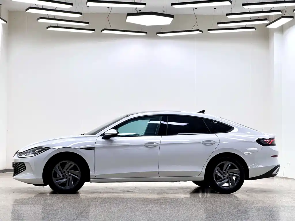Lamando Lamando L 280 TSI DSG Dazzle Hot