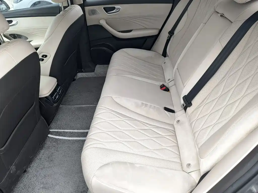 Roewe D7 DMH 125 km Transcend