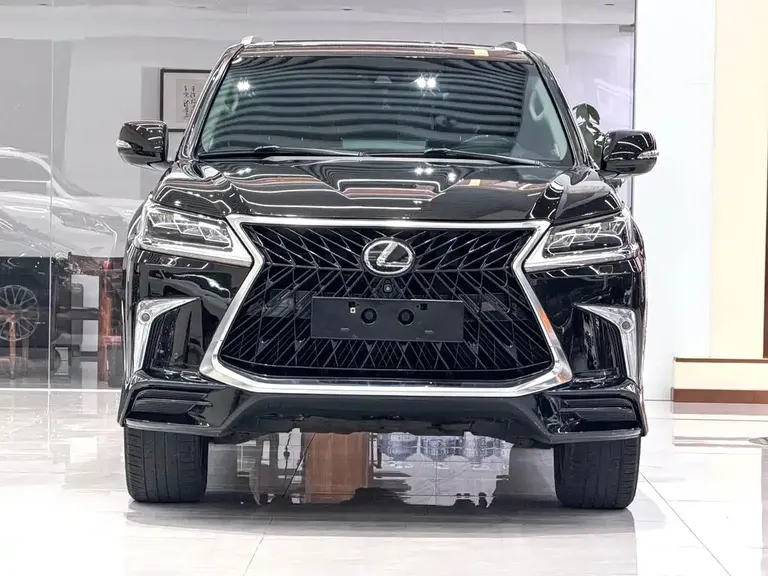 Lexus LX 570 Distinguished Luxury