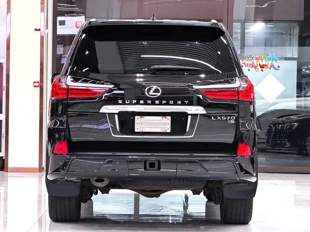 Lexus LX 570 Distinguished Luxury