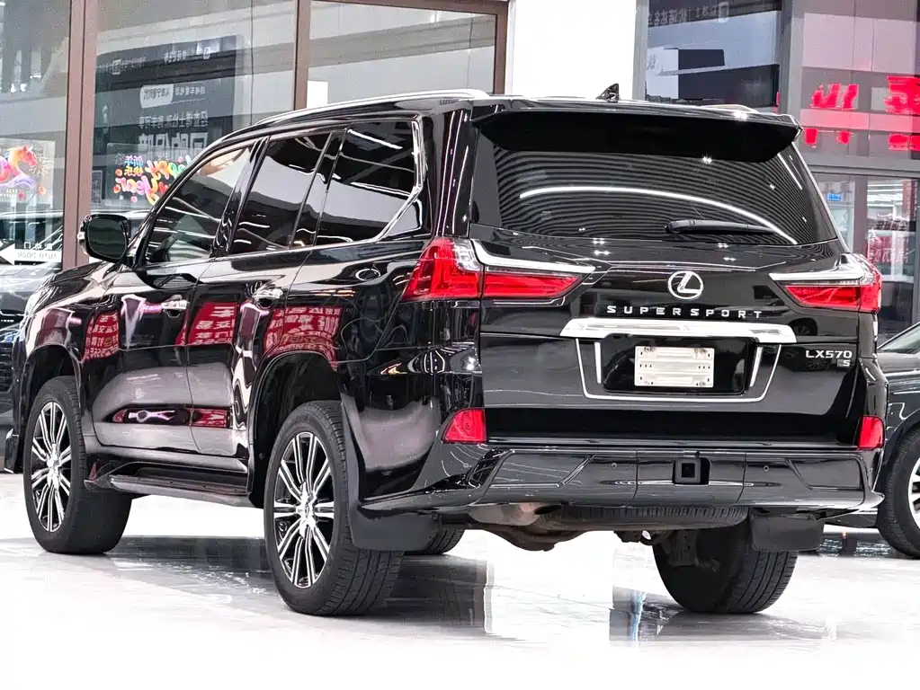 Lexus LX 570 Distinguished Luxury