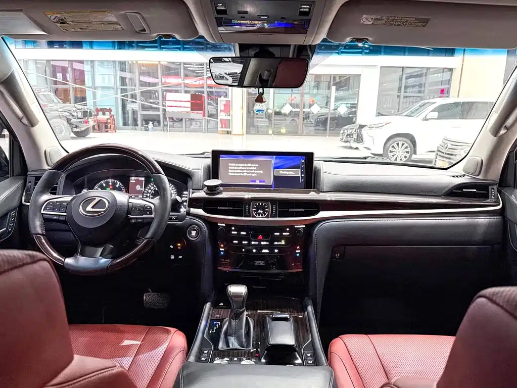 Lexus LX 570 Distinguished Luxury