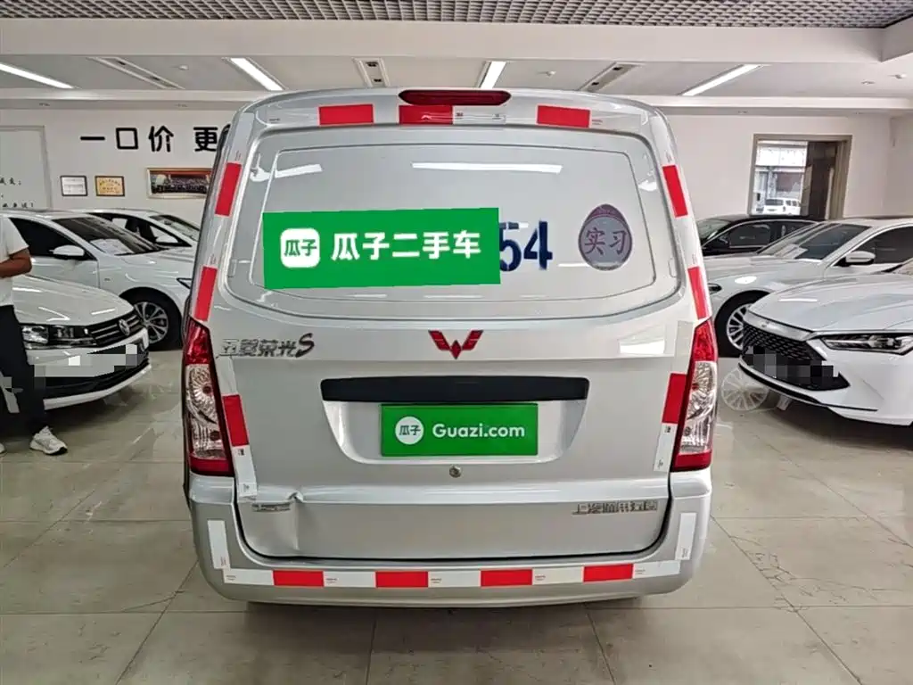 Wuling Rongguang S 五菱荣光S 2023款 1.5 L 基本型封窗车 2座
