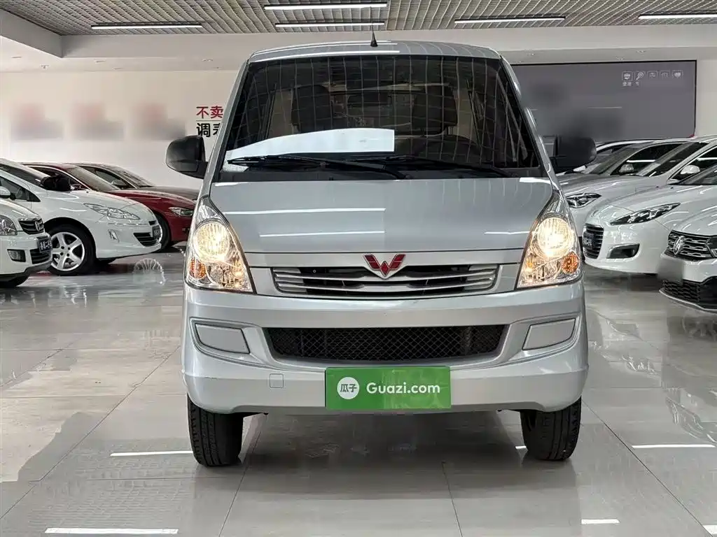 Wuling Rongguang S 五菱荣光S 2023款 1.5 L 基本型封窗车 2座