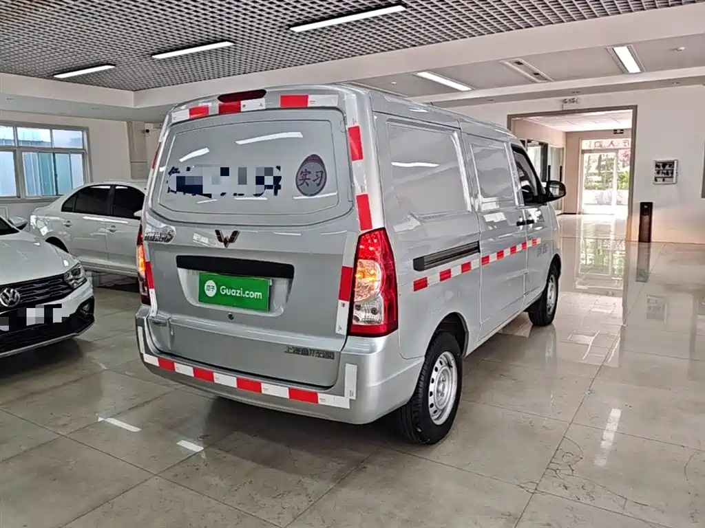 Wuling Rongguang S 五菱荣光S 2023款 1.5 L 基本型封窗车 2座