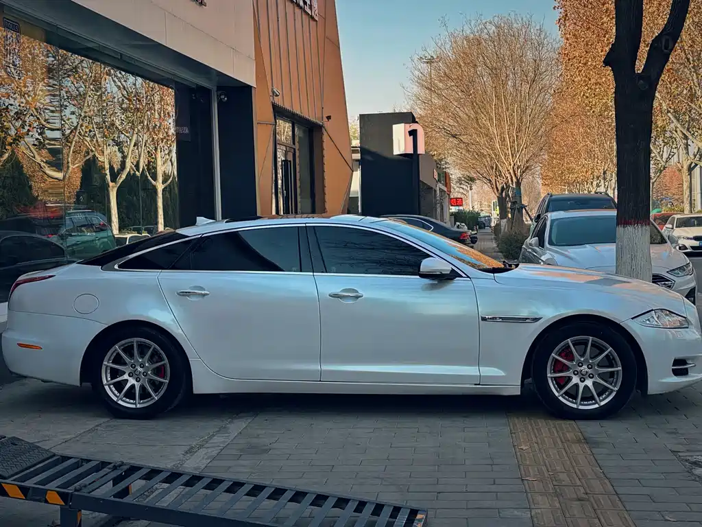 Jaguar XJ XJL 2.0 T Graceful Business