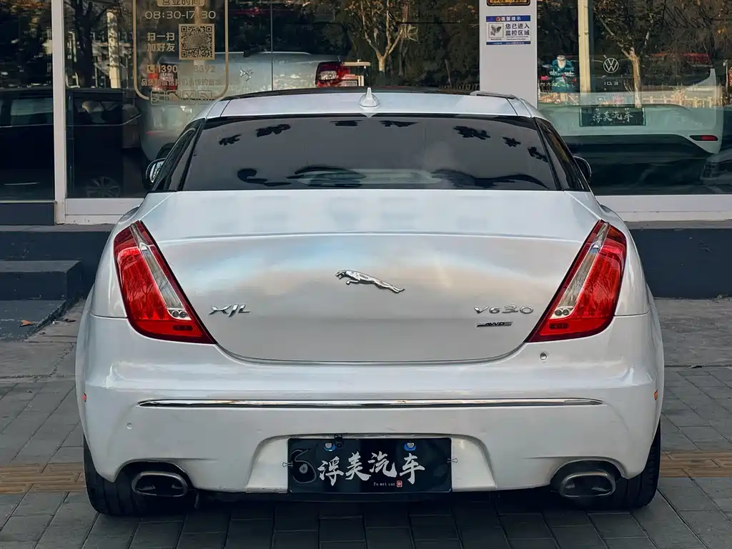 Jaguar XJ XJL 2.0 T Graceful Business