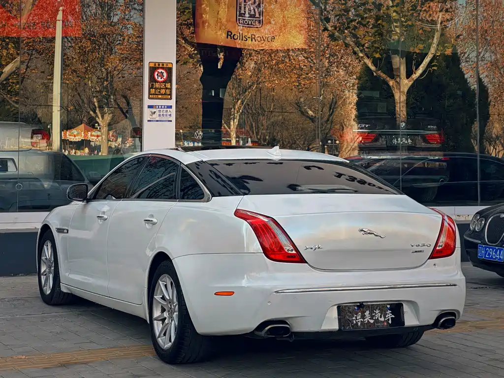 Jaguar XJ XJL 2.0 T Graceful Business