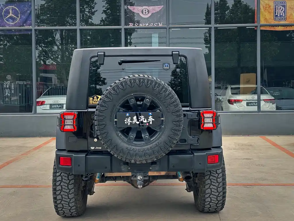 Wrangler 3.8 L Sahara 4-door