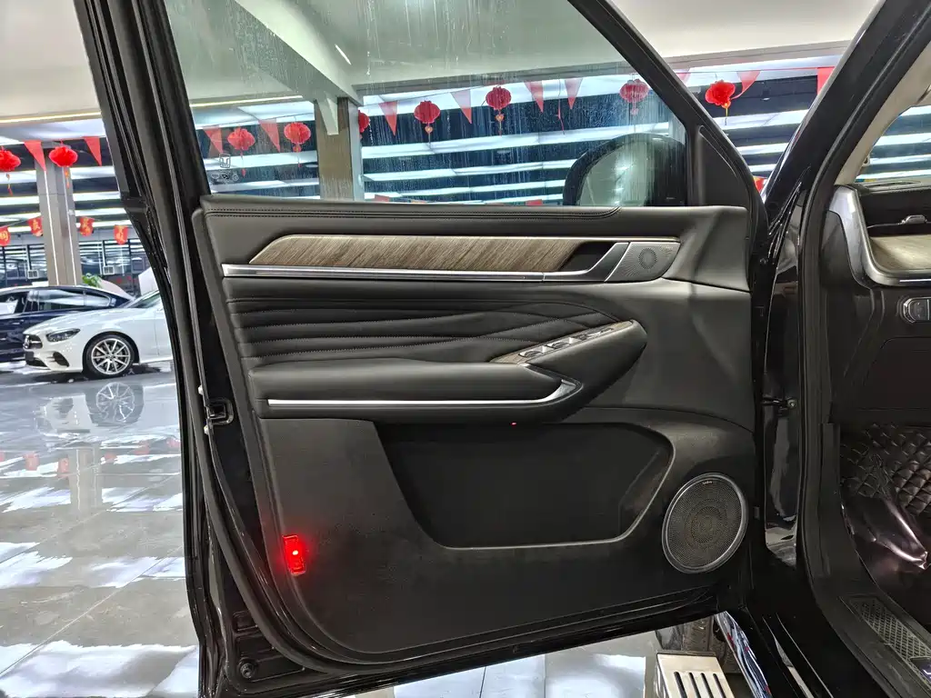 Tank 500 3.0 T Sport Realm 5-seat