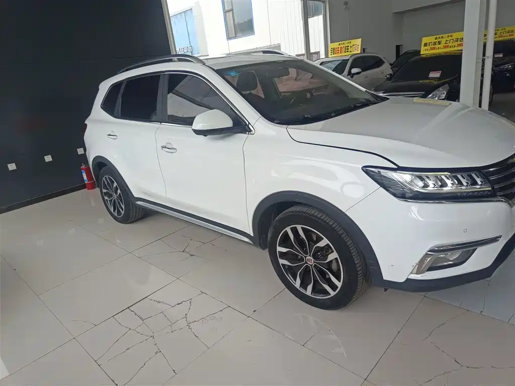 Roewe RX5 20 T 2 WD Auto Internet Smart Enjoyment