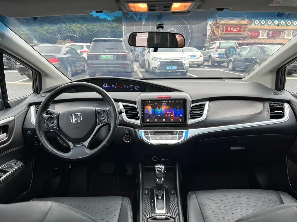 Jade 1.8 L CVT Luxury Premium 5-seat