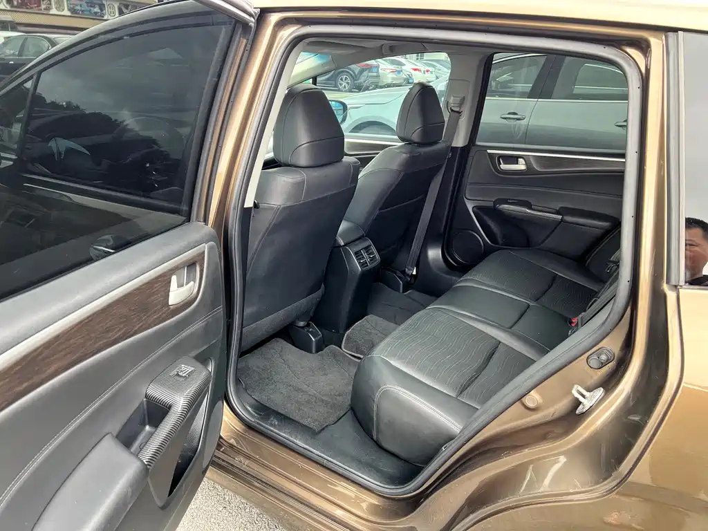 Jade 1.8 L CVT Luxury Premium 5-seat