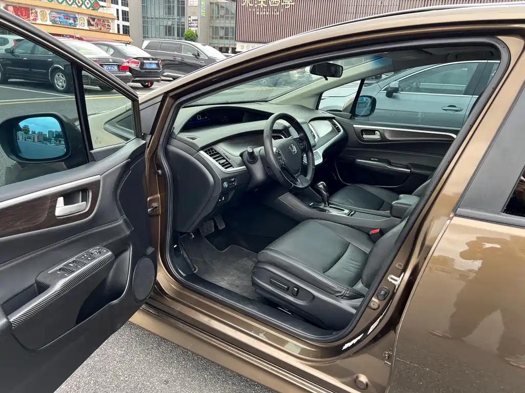 Jade 1.8 L CVT Luxury Premium 5-seat