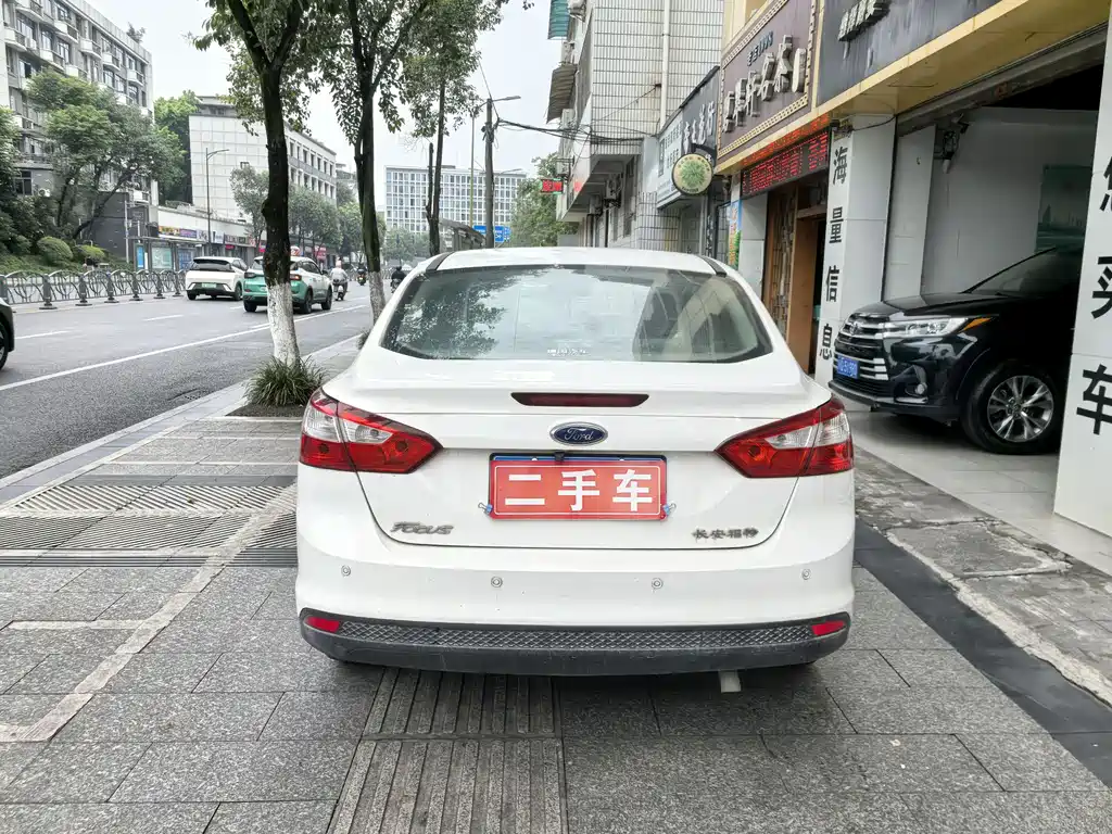 Focus Sedan 1.6 L Auto Comfort