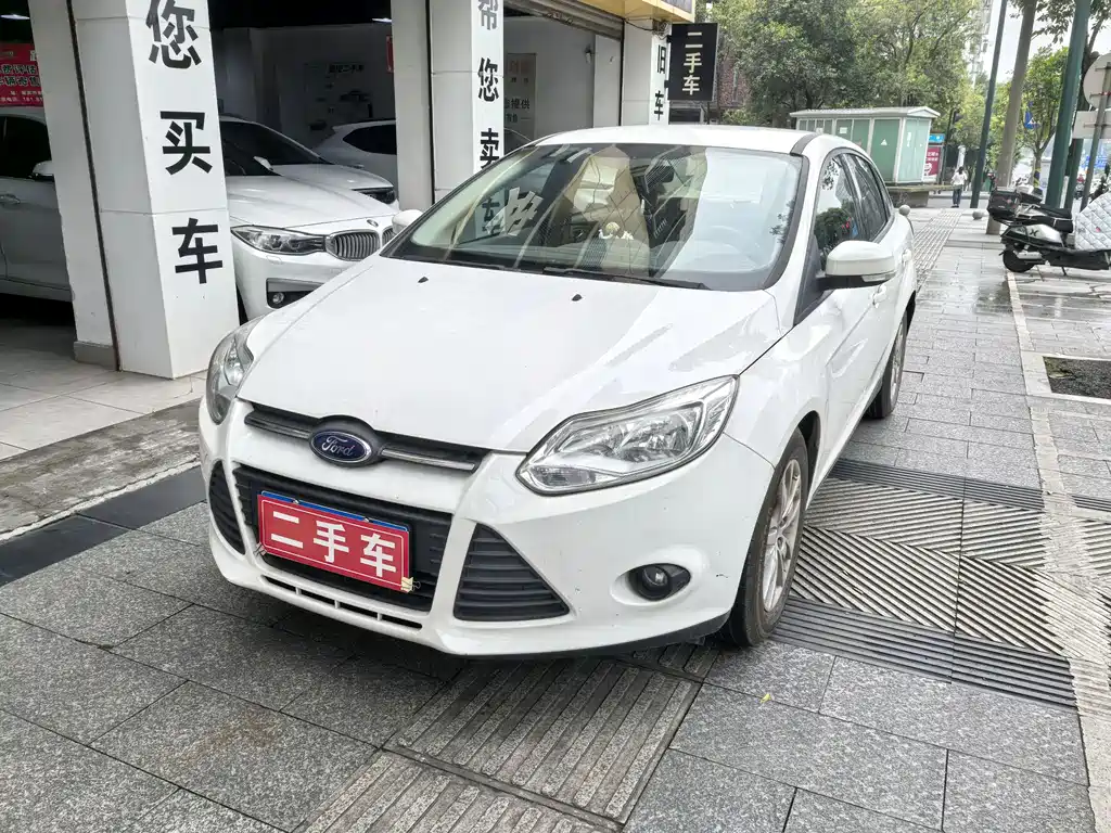 Focus Sedan 1.6 L Auto Comfort