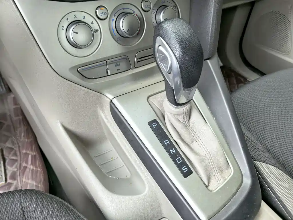 Focus Sedan 1.6 L Auto Comfort