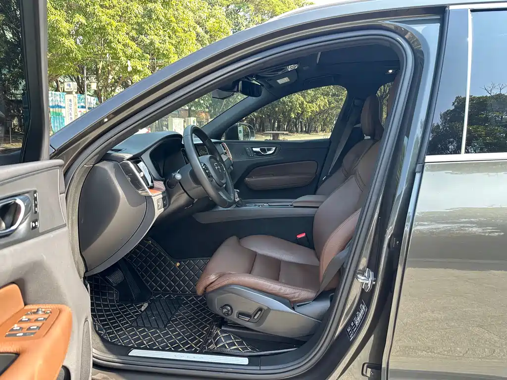 Volvo XC60 T5 4 WD Smart Vision Luxury