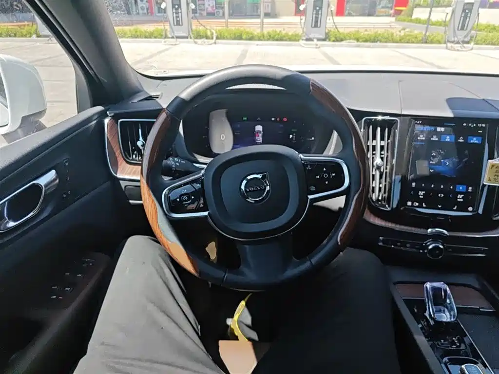Volvo XC60 PHEV T8 PHEV Long Range 4 WD Smart Vision Luxury