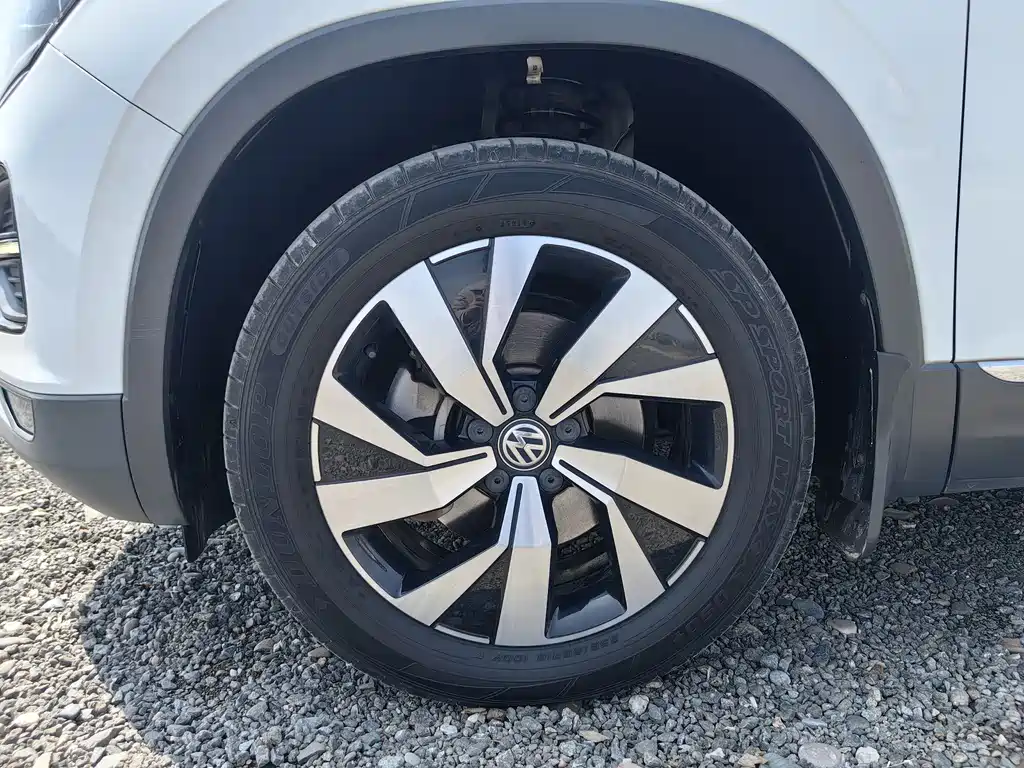 Tayron 330 TSI 2 WD Luxury CN-VI