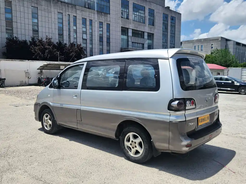 Lingzhi M3 1.6 L 7-seat Comfort CN-V