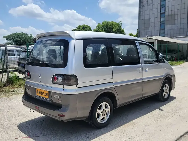 Dongfeng Lingzhi M3 1.6 L 7-seat Comfort CN-V