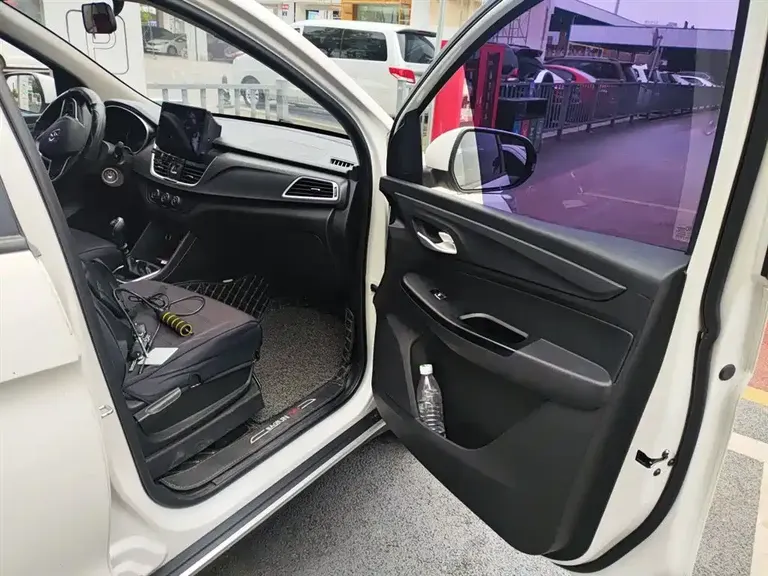 Baojun 730 宝骏730 2021款 1.5 T 手动时尚型 7座