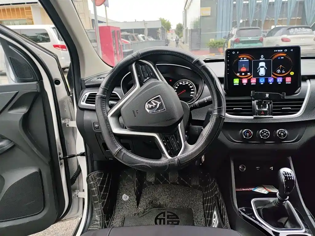 Baojun 730 宝骏730 2021款 1.5 T 手动时尚型 7座