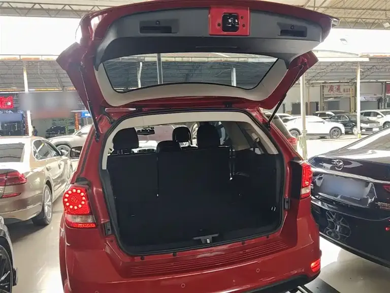 Dodge Journey 2.4 L 2 WD Premium Style